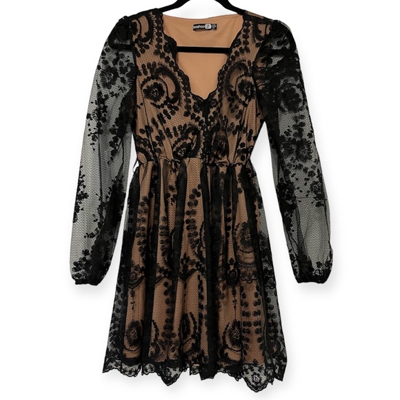 Boohoo Dresses & Skirts - BOOHOO Black Lace Plunge Skater Dress - Size 6